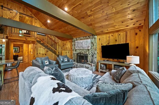 469 North Lake Drive, Ellijay, GA 30536
