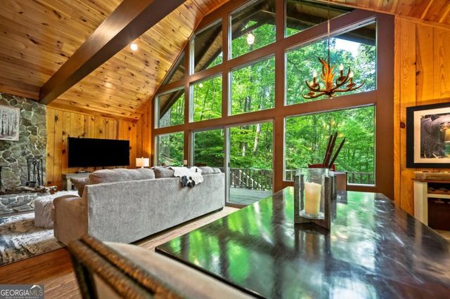 469 North Lake Drive, Ellijay, GA 30536
