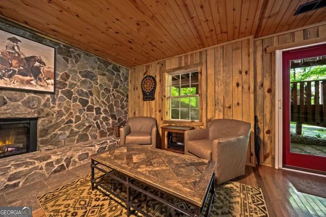 469 North Lake Drive, Ellijay, GA 30536