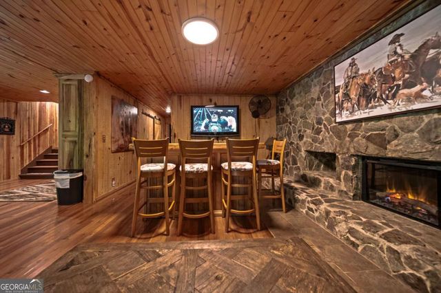 469 North Lake Drive, Ellijay, GA 30536