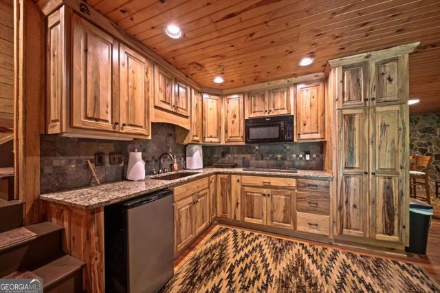 469 North Lake Drive, Ellijay, GA 30536