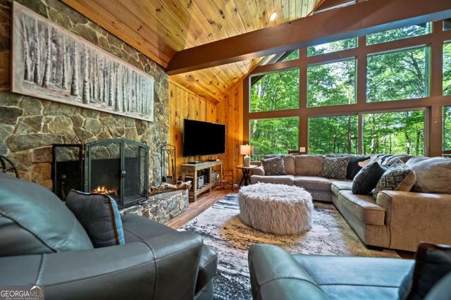 469 North Lake Drive, Ellijay, GA 30536