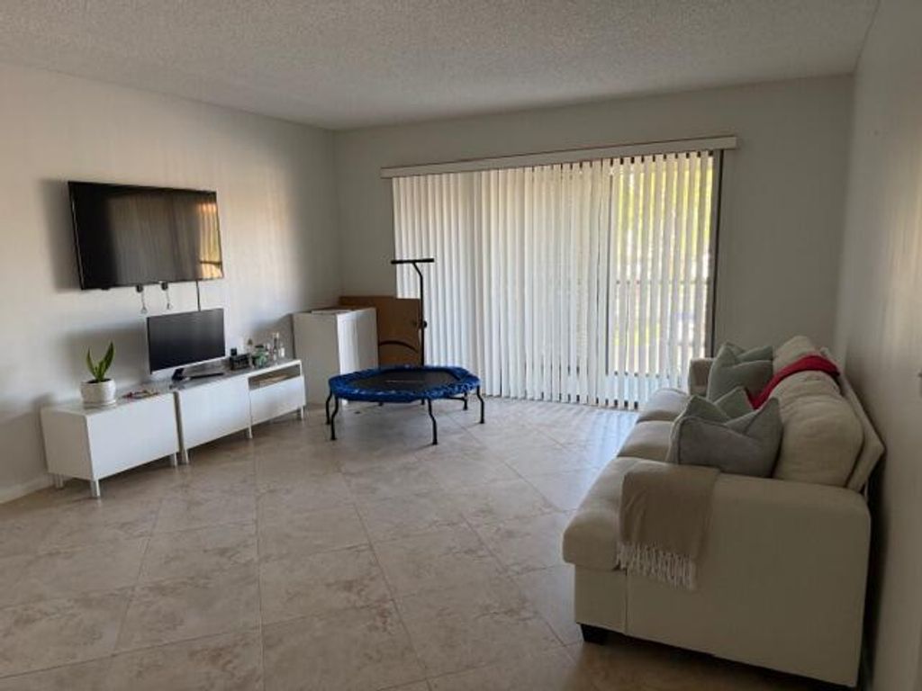 812 Sky Pine Way D2, Greenacres, FL 33415