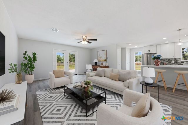472 Hickory Forrest Drive, Seguin, TX 78155