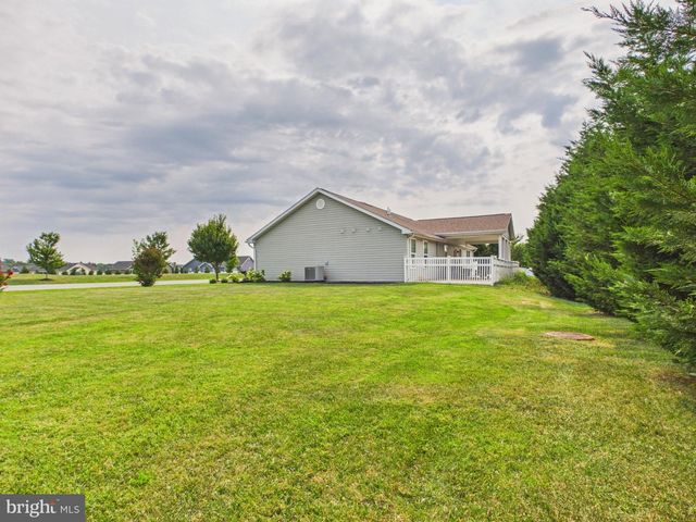 222 BALMORAL LN, Martinsburg, WV 25404