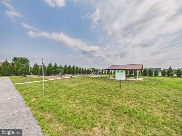 222 BALMORAL LN, Martinsburg, WV 25404