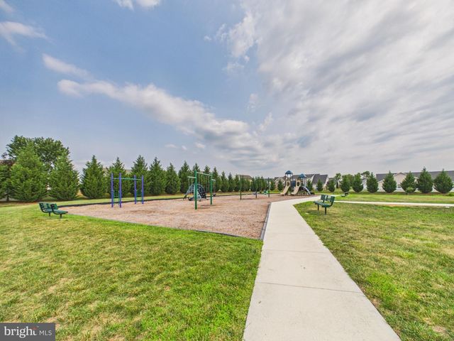 222 BALMORAL LN, Martinsburg, WV 25404