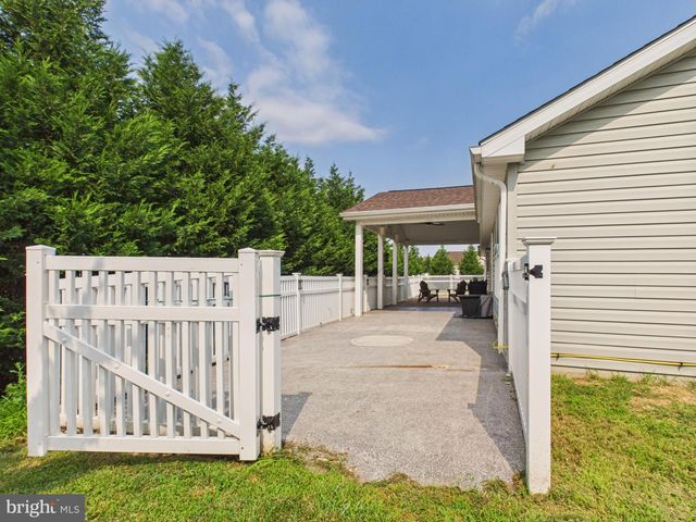 222 BALMORAL LN, Martinsburg, WV 25404