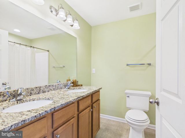 222 BALMORAL LN, Martinsburg, WV 25404
