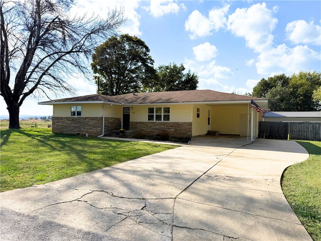 308 S Summit Street, Prairie Grove, AR 72753