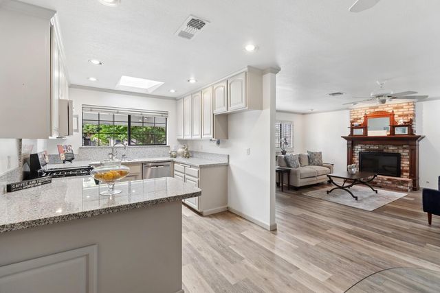 7830 Verna Mae Ave, Sacramento, CA 95828