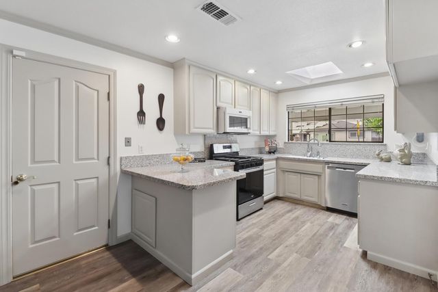 7830 Verna Mae Ave, Sacramento, CA 95828