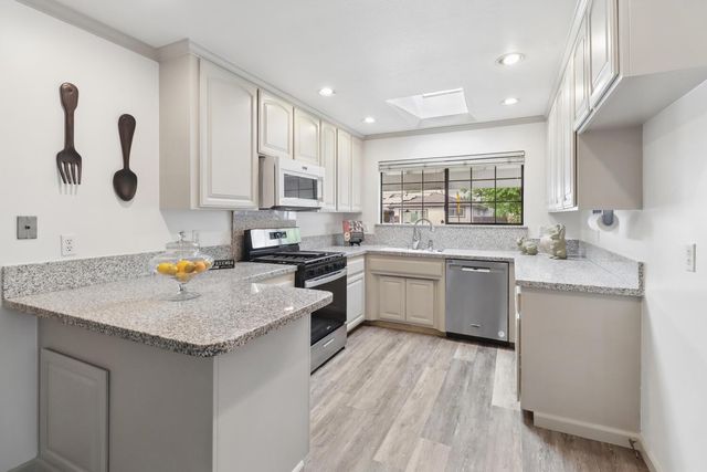 7830 Verna Mae Ave, Sacramento, CA 95828