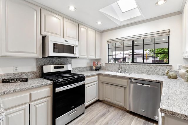 7830 Verna Mae Ave, Sacramento, CA 95828