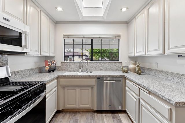 7830 Verna Mae Ave, Sacramento, CA 95828