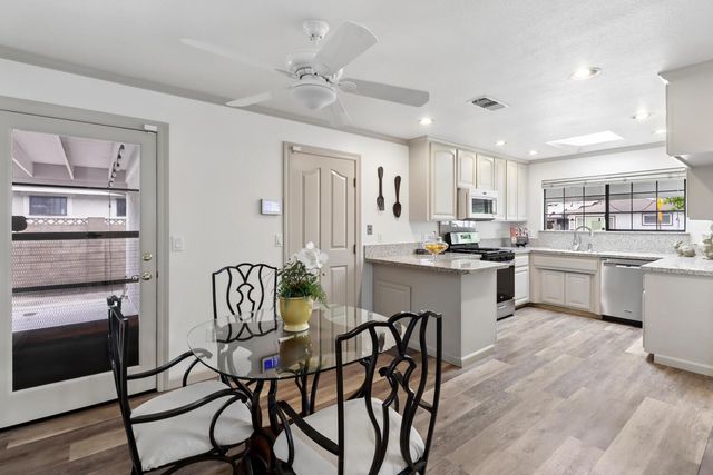 7830 Verna Mae Ave, Sacramento, CA 95828