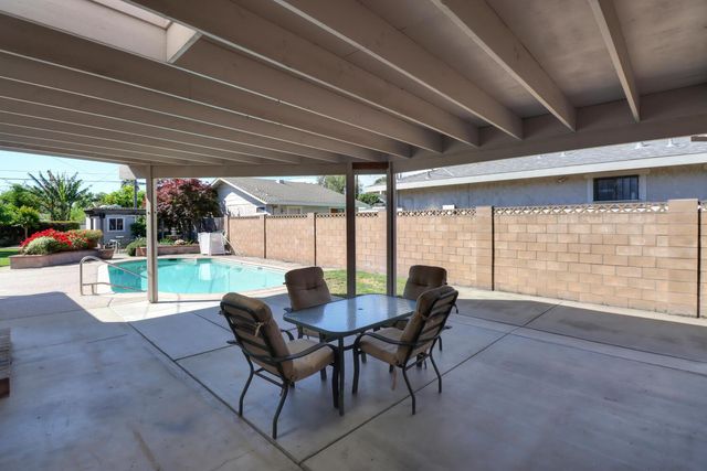 7830 Verna Mae Ave, Sacramento, CA 95828