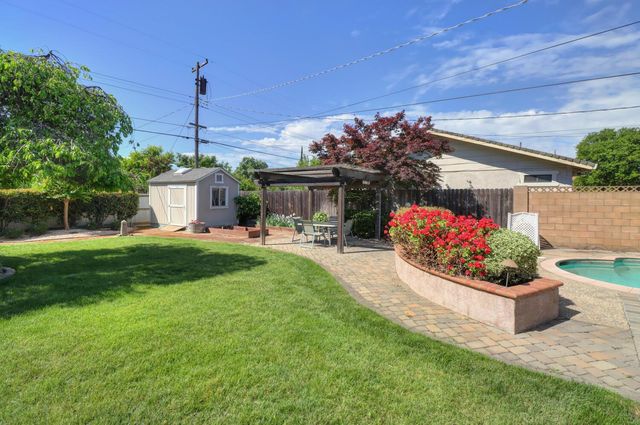 7830 Verna Mae Ave, Sacramento, CA 95828