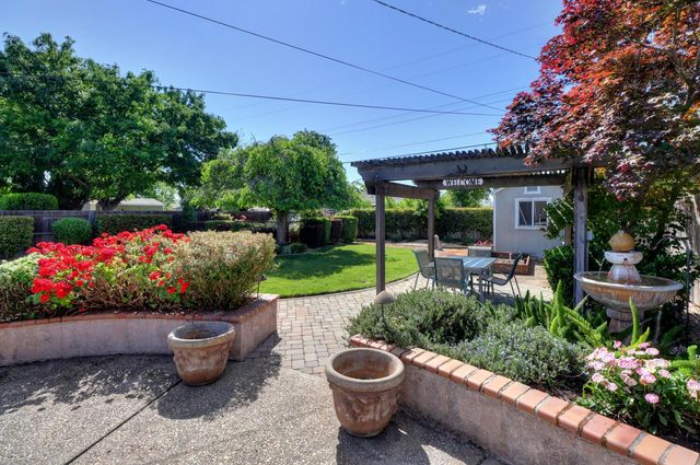 7830 Verna Mae Ave, Sacramento, CA 95828