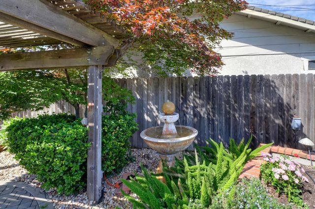 7830 Verna Mae Ave, Sacramento, CA 95828