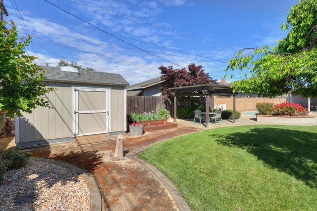 7830 Verna Mae Ave, Sacramento, CA 95828