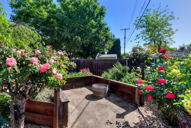 7830 Verna Mae Ave, Sacramento, CA 95828