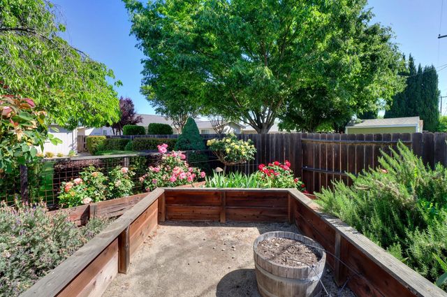 7830 Verna Mae Ave, Sacramento, CA 95828