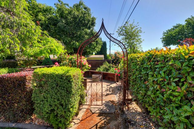 7830 Verna Mae Ave, Sacramento, CA 95828