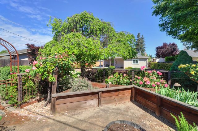 7830 Verna Mae Ave, Sacramento, CA 95828