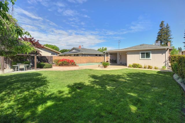 7830 Verna Mae Ave, Sacramento, CA 95828
