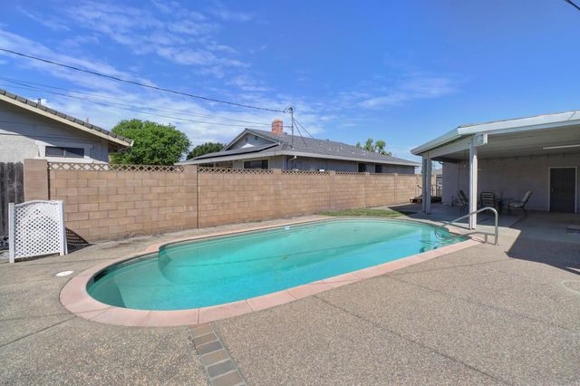 7830 Verna Mae Ave, Sacramento, CA 95828