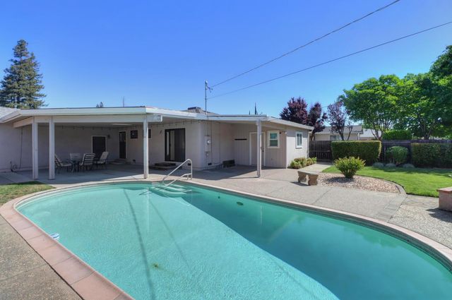 7830 Verna Mae Ave, Sacramento, CA 95828