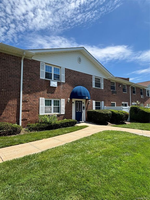 460 Old Town Road 26M, Port Jefferson Station, NY 11776 — photo 2