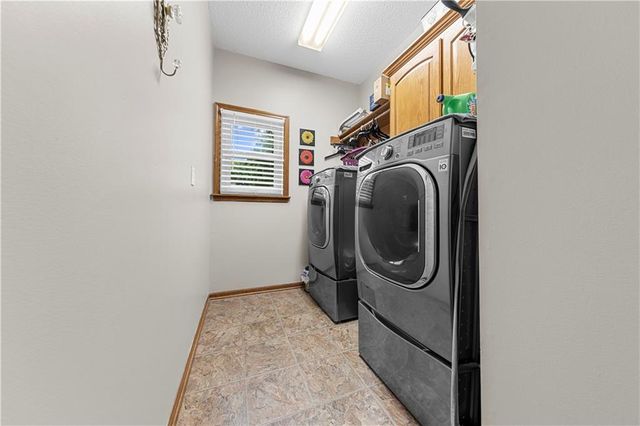 602 Ridgewood Drive, Raymore, MO 64083