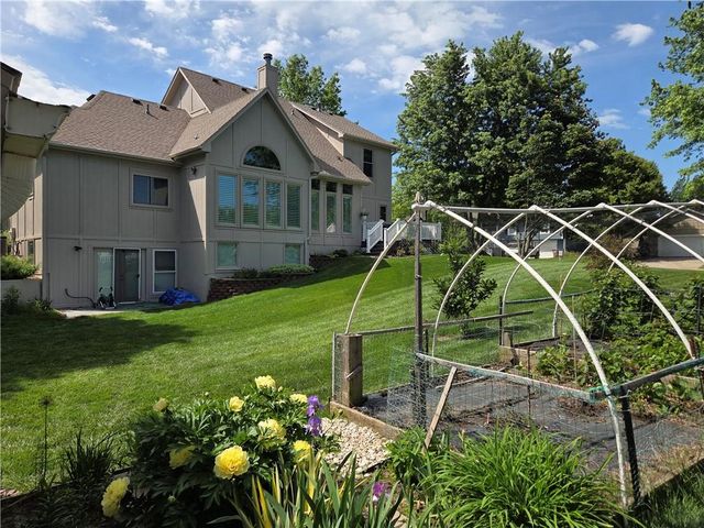 602 Ridgewood Drive, Raymore, MO 64083