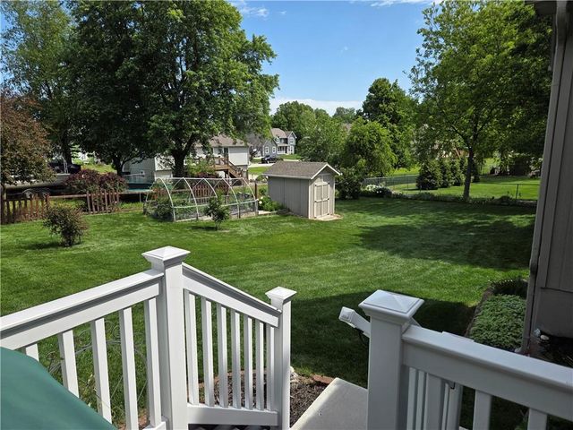 602 Ridgewood Drive, Raymore, MO 64083