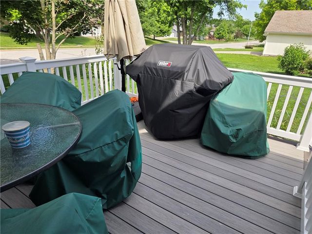 602 Ridgewood Drive, Raymore, MO 64083