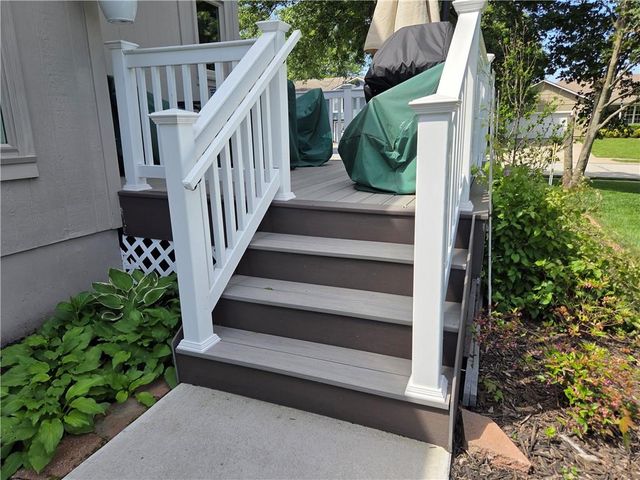 602 Ridgewood Drive, Raymore, MO 64083