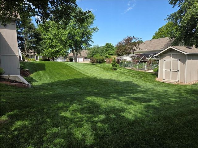 602 Ridgewood Drive, Raymore, MO 64083