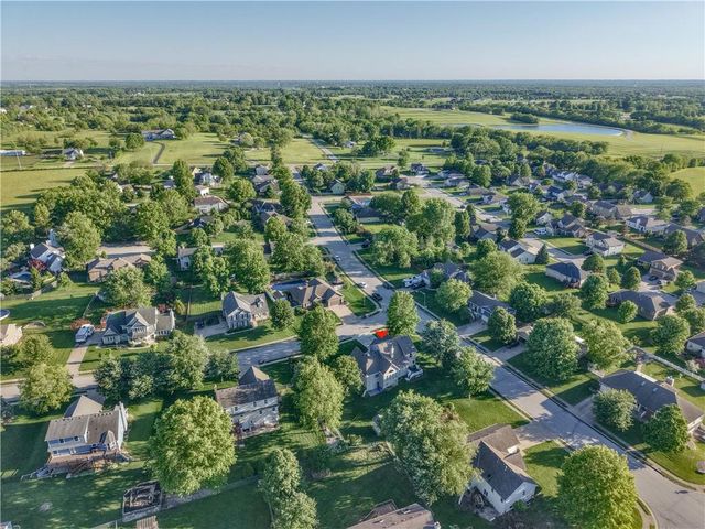 602 Ridgewood Drive, Raymore, MO 64083