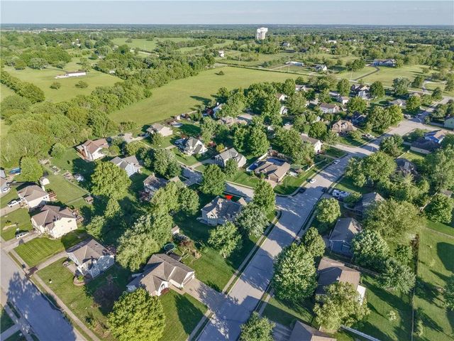602 Ridgewood Drive, Raymore, MO 64083