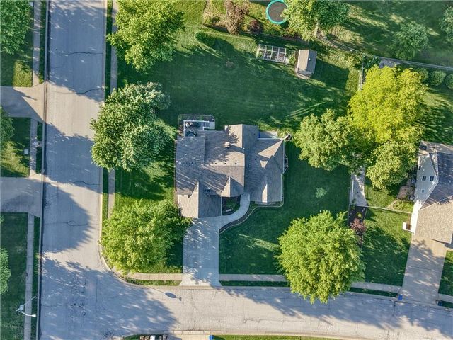 602 Ridgewood Drive, Raymore, MO 64083