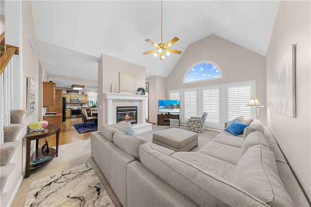 602 Ridgewood Drive, Raymore, MO 64083