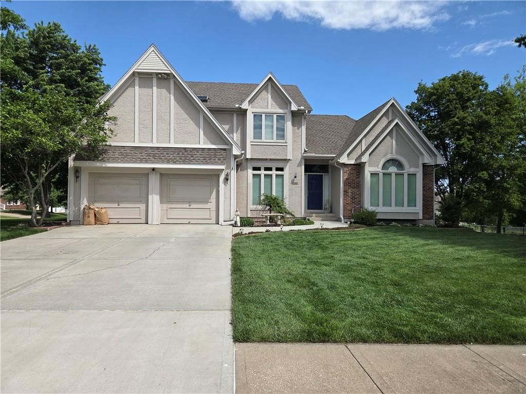 602 Ridgewood Drive, Raymore, MO 64083