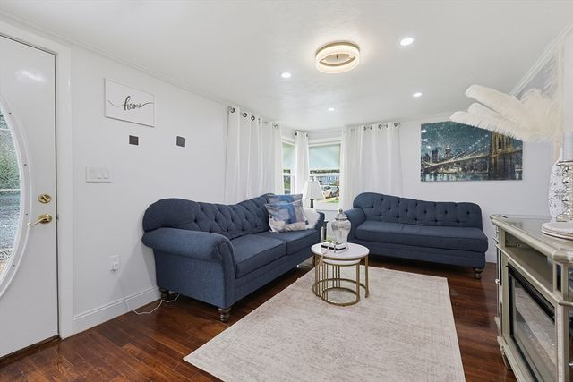 31 Hallron St, Boston, MA 02136