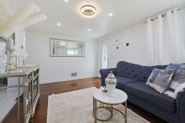 31 Hallron St, Boston, MA 02136