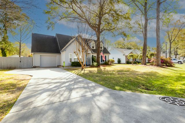 758 Mount Gilead Place Dr., Murrells Inlet, SC 29576