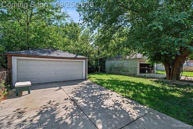 22084 Piper Avenue, Eastpointe, MI 48021