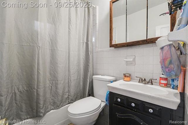 22084 Piper Avenue, Eastpointe, MI 48021