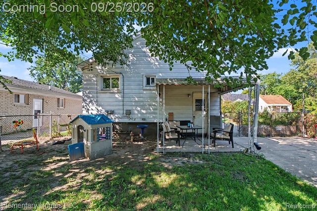 22084 Piper Avenue, Eastpointe, MI 48021
